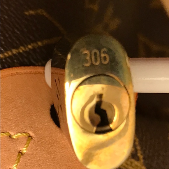 Authentic Louis Vuitton Montorgueil GM Bag in Monogram Canvas - Picture 16 of 16